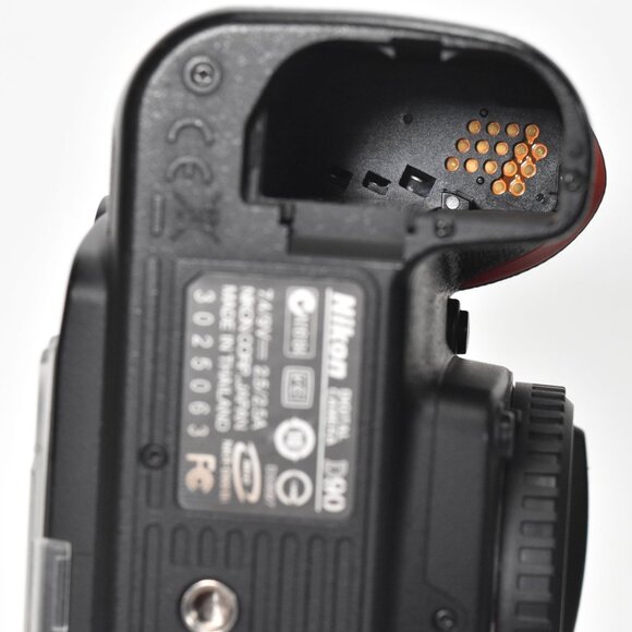 Nikon D90 SLR Digital Camera 12.3MP 18-55mm Lens HD Video 6737 Clicks 32GB SD - Picture 10 of 16